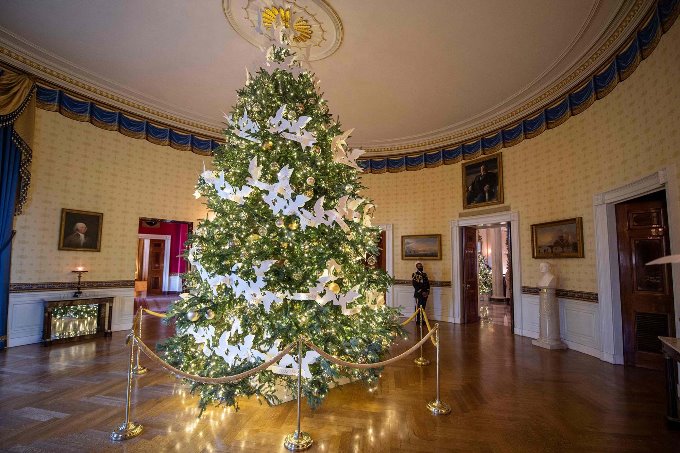 Рождественская елка в Голубой комнате Белого дома